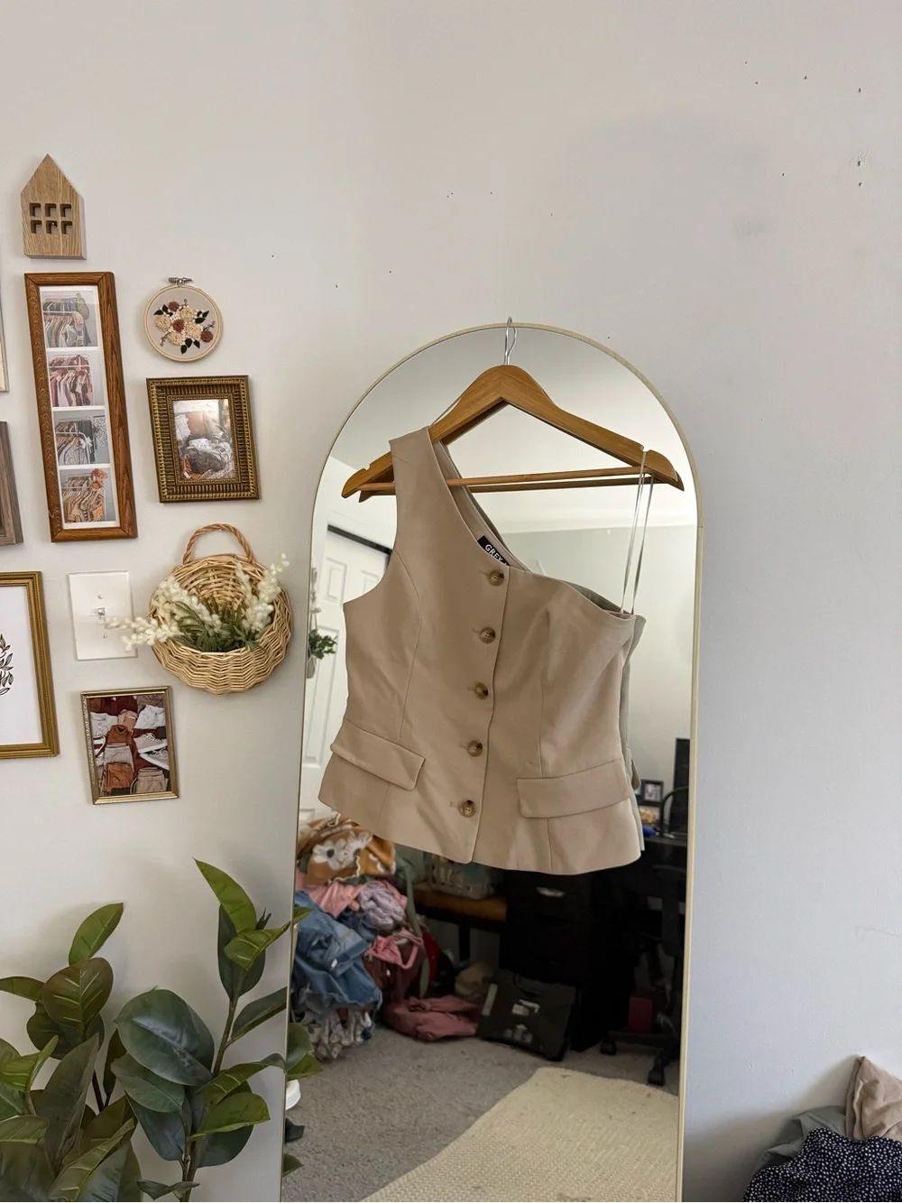 Grey Lab Anthropologie One-Shoulder Beige Button-Front Vest